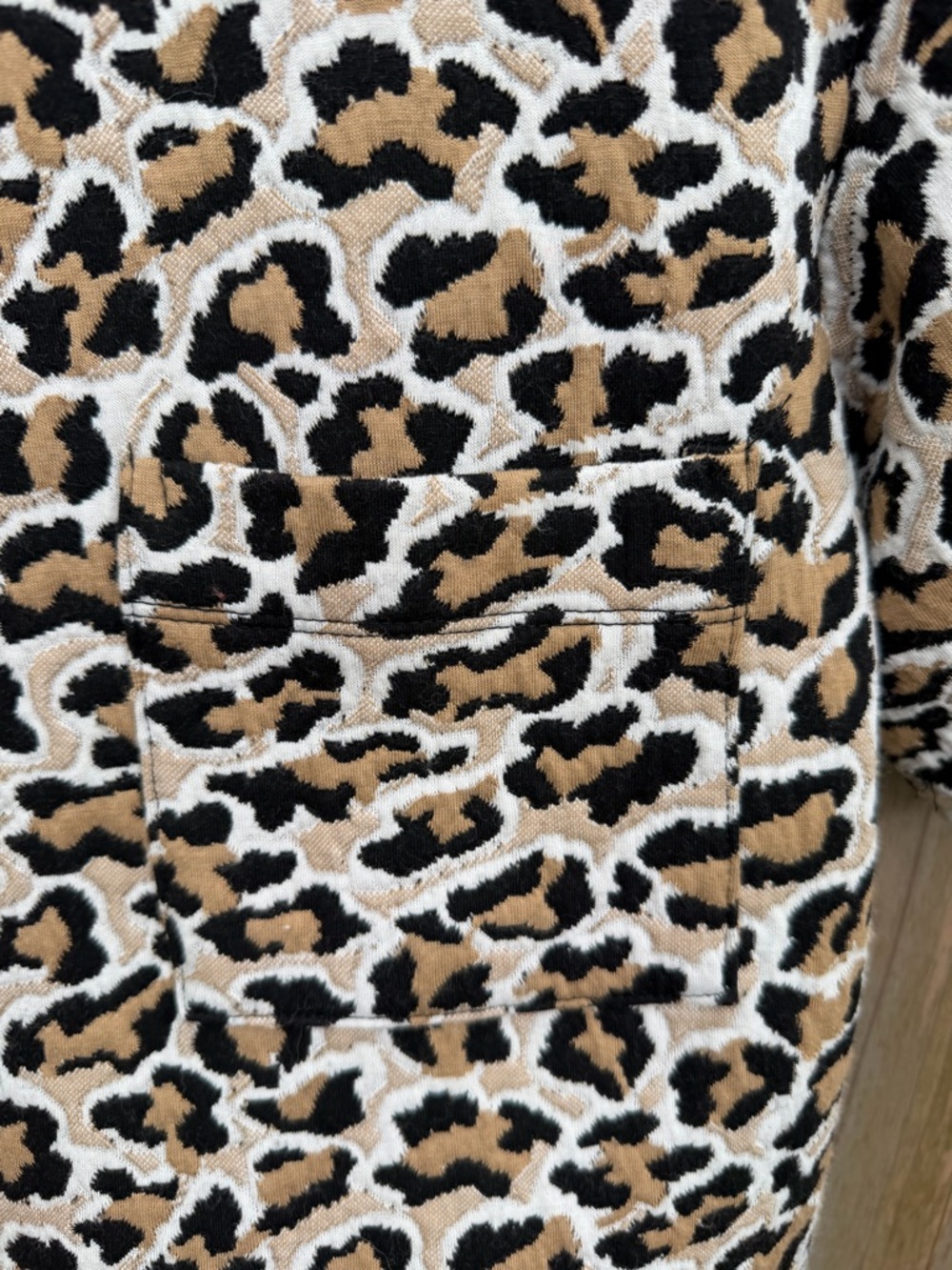 Maeve Anthropologie Leopard-Print Short Sleeve Knit Boxy Tee Top in Beige Black - Picture 4 of 6